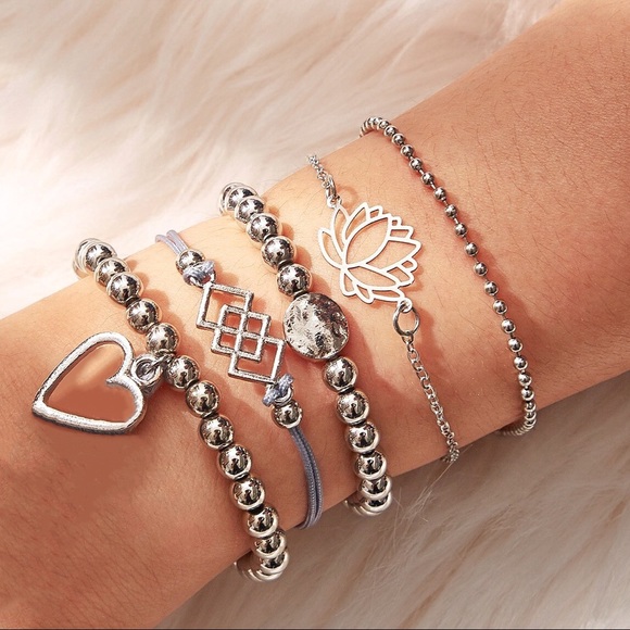 Jewelry - Set of 5 Silver/Gray Pendant Bracelets